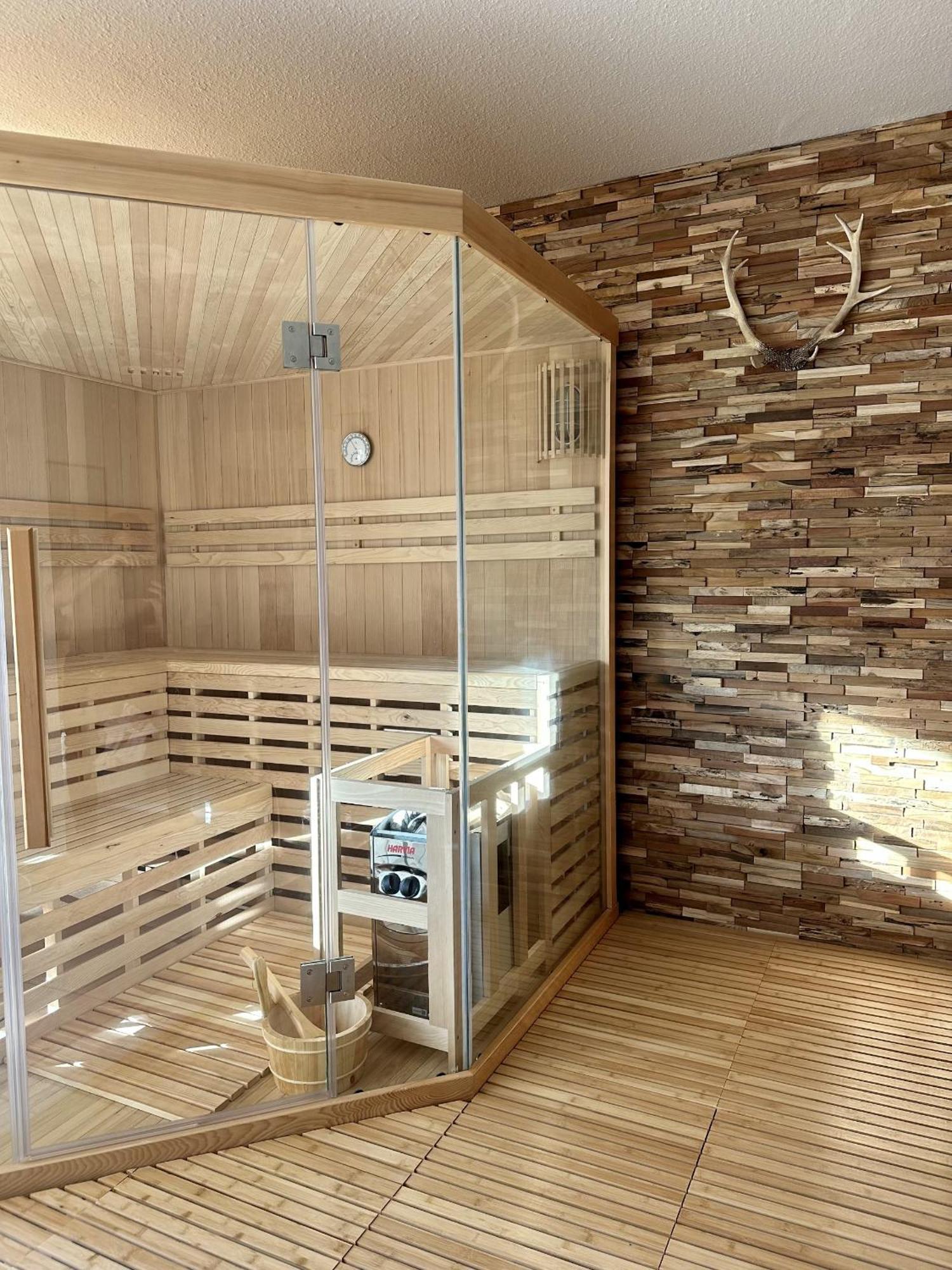 Grosszuegige Und Romantische Wellnessoase Mit Privater Sauna In Ruhiger Lage Karlsbad Exterior foto