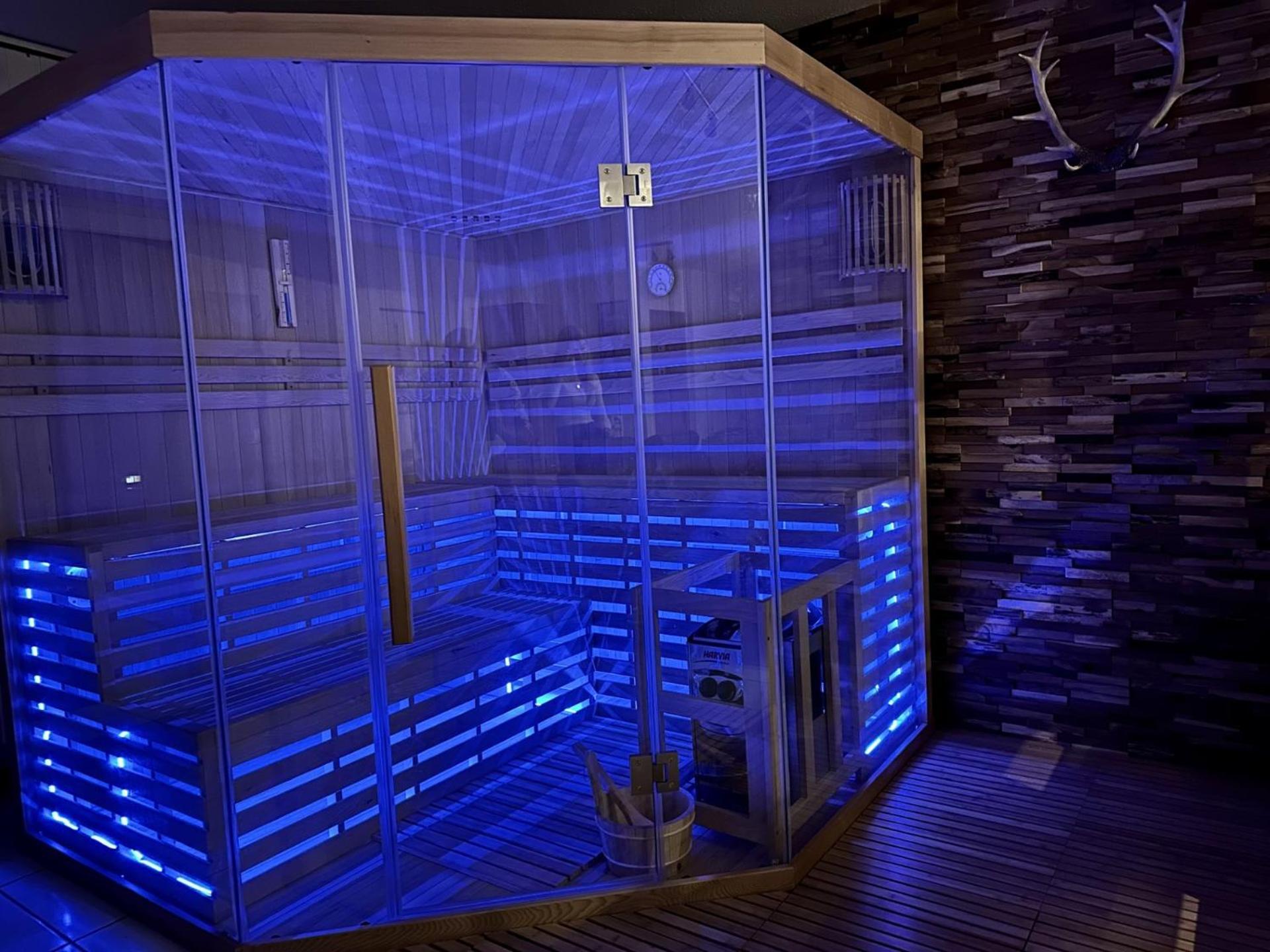 Grosszuegige Und Romantische Wellnessoase Mit Privater Sauna In Ruhiger Lage Karlsbad Exterior foto